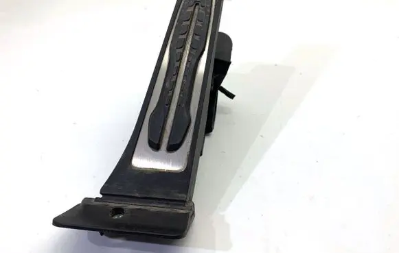 BMW 2 F44 Accelerator throttle pedal 6889820