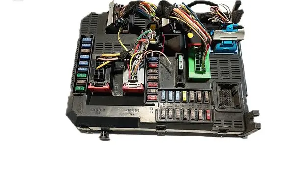 Peugeot 208 I Fuse module 9678355880
