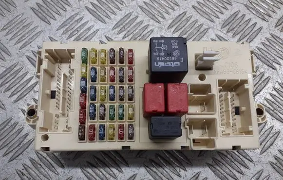 Alfa Romeo 147 Fuse box cover 501208570100