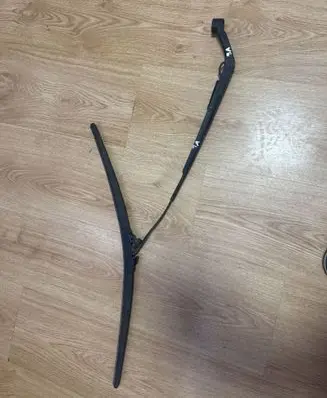 Toyota Yaris Front wiper blade arm