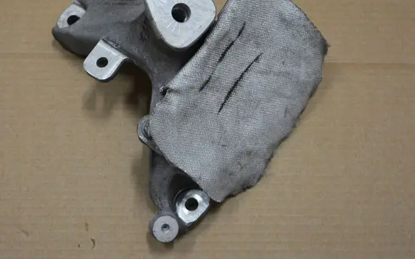 Audi A8 S8 D4 4H Engine mounting bracket 4H0199308P