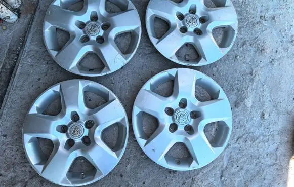 Vauxhall Astra H R16 wheel hub/cap/trim 13198634NN