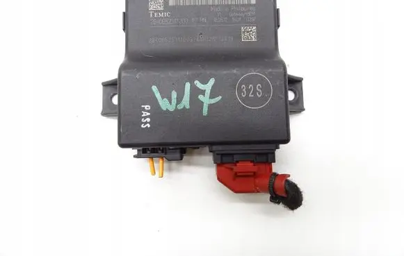 Audi Q3 8U Gateway control module 8U0907468J