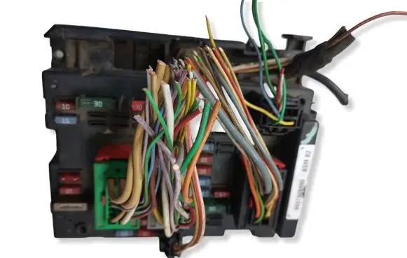 Peugeot 206 Fuse module 9657608880 50628521 BSMB2