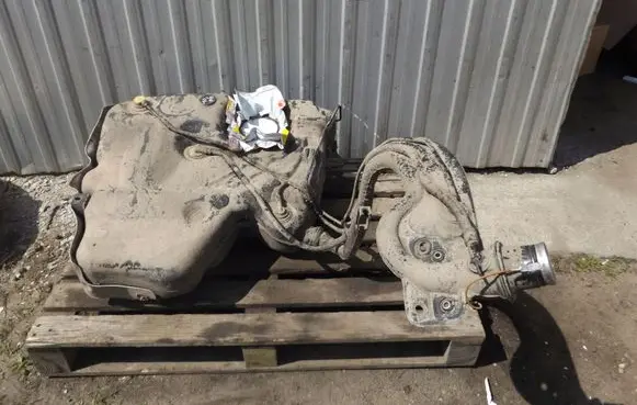 Volkswagen Golf V Fuel tank 