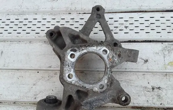 Rear wheel hub spindle/knuckle