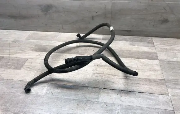 Coolant pipe/hose