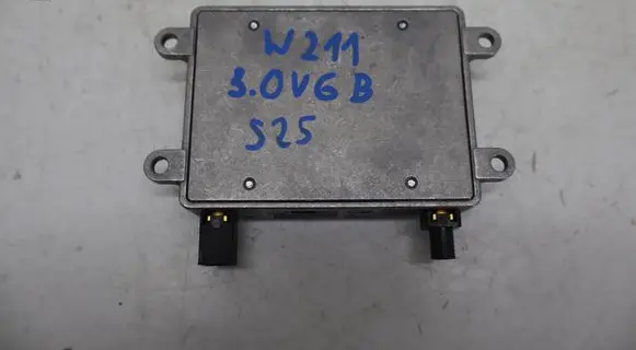 Mercedes-Benz E W211 Aerial antenna amplifier 2118200885
