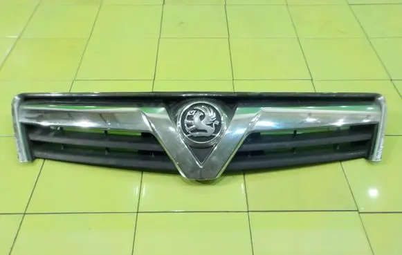 Opel Antara Front bumper upper radiator grill 96433237