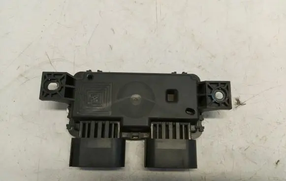 Mercedes-Benz GLA H247 Fuel pump relay A0009008214