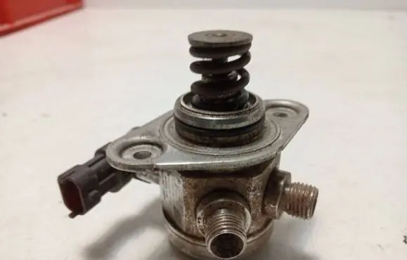 Jaguar XE Fuel injection high pressure pump H4P39D376AB LR091586 H4P3-9D376-AB