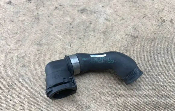 BMW 7 E65 E66 Engine coolant pipe/hose 7787896 11537787896