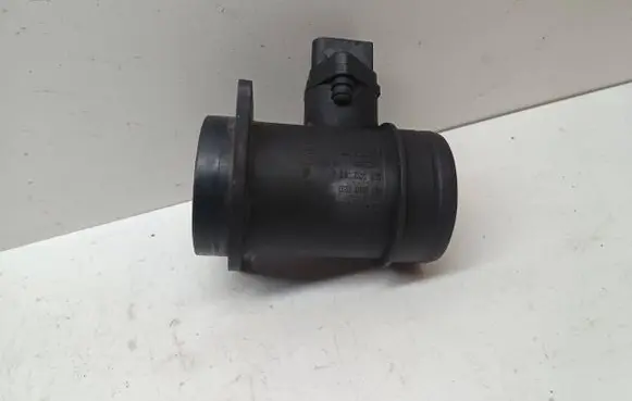 Audi A4 S4 B5 8D Mass air flow meter 0281002216 028906461