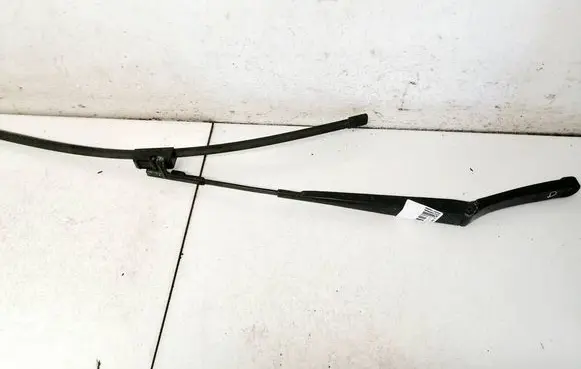 Skoda Octavia Mk2 (1Z) Front wiper blade arm 1z1955409