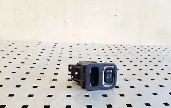 Volvo XC70 Engine start stop button switch AH4N15607AE 31394114 28227917