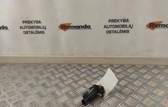 Volkswagen Touran I Windscreen/windshield washer pump 1K6955651