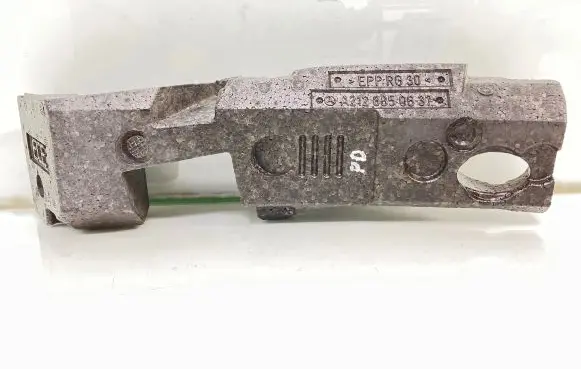 Mercedes-Benz E W212 Front bumper foam support bar A2128850637