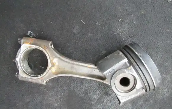 Opel Vectra C Piston with connecting rod