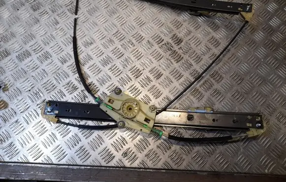 Audi Q7 4L Front window lifting mechanism without motor 4L0837462B