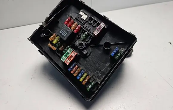 Volkswagen Caddy Fuse box set 01718130 8K170411510 SSI101133