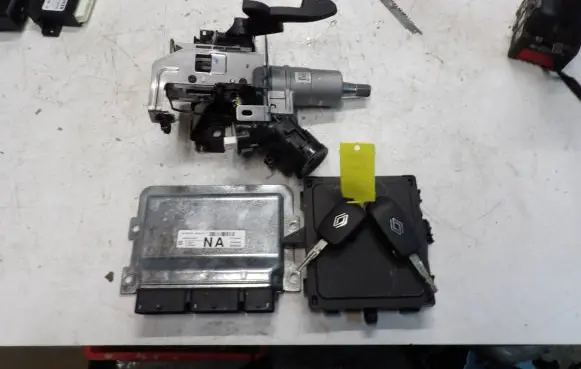 Renault Clio V Engine ECU kit and lock set 237106047S 237106048S A3C0557970001