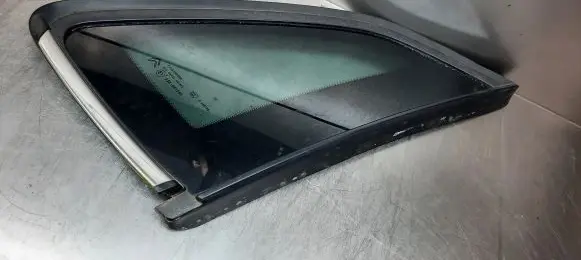 Citroen C4 II Rear side window