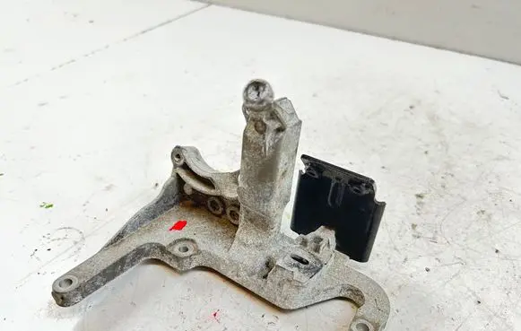Volvo V60 Engine mounting bracket AV6Q9B470BB