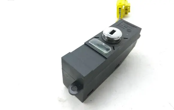 Volkswagen Touareg I Passenger airbag on/off switch 7L6919211
