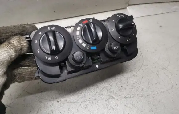 Mercedes-Benz A W168 Climate control unit 1688302285