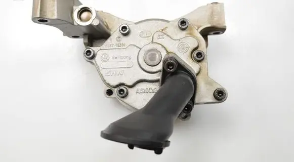 Volkswagen Golf VI Oil pump 03C103669E