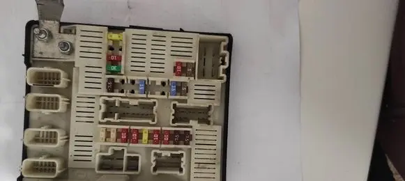 Renault Megane II Fuse module 8200481866H 8710848827