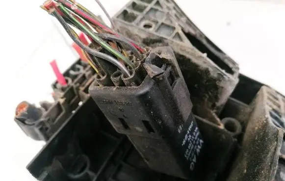 Skoda Octavia Mk2 (1Z) Glow plug pre-heat relay 038907281D 51299023