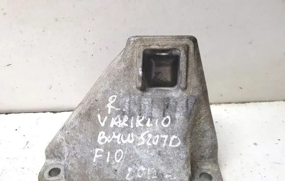 BMW 5 F10 F11 Engine mounting bracket 22116781242