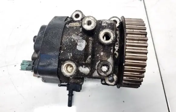 Peugeot 4007 Fuel injection high pressure pump H8201121521 167003608R