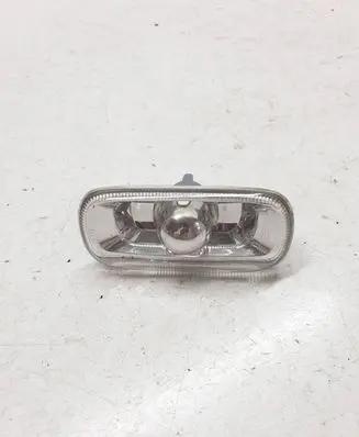 Front fender indicator light