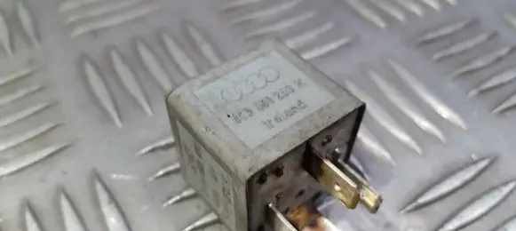 Audi A4 S4 B5 8D Other relay 443951253K 899512000