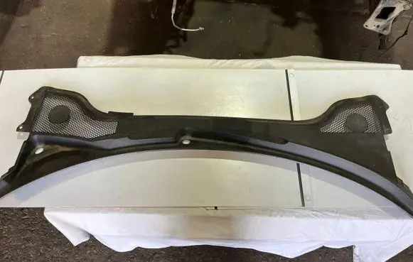 Audi TT TTS Mk2 Wiper trim 8J1819401
