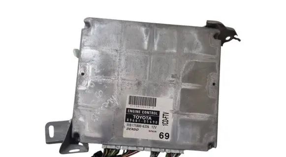 Toyota Avensis T250 Engine control unit/module 8966105690 MB1758006326