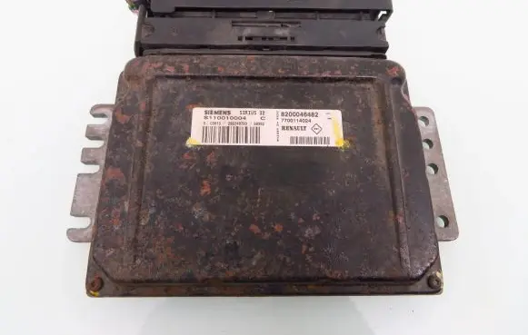 Renault Scenic I Engine control unit/module 8200046482 S110010004C 7700114024