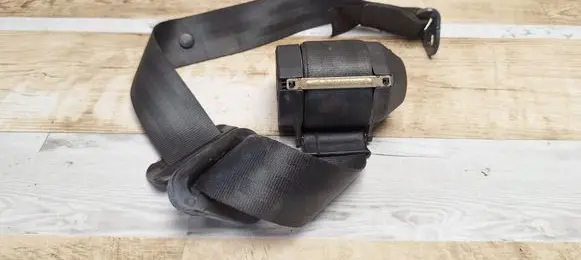 Rear seatbelt