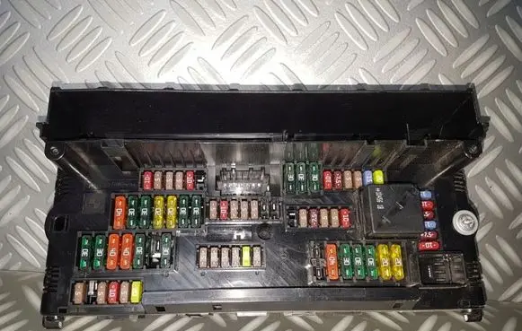 BMW 5 F10 F11 Fuse box set 1670487