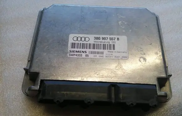 Audi A4 S4 B5 8D Engine control unit/module 3B0907557B 5WP4333