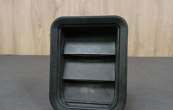 Mercedes-Benz SLK R170 Quarter panel pressure vent 1708300042 A1708300042