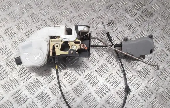 Mitsubishi Pajero Front door lock