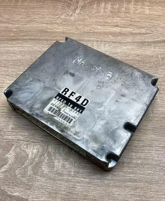 Mazda 323 Engine control unit/module ECU RF4D18881 2758005380