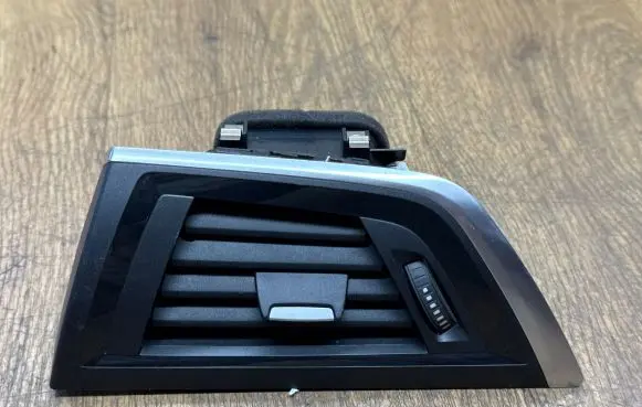 BMW 2 F22 F23 Dashboard side air vent grill/cover trim 9205355 507889