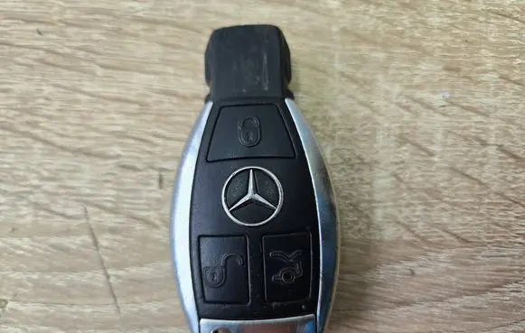 Mercedes-Benz E C207 W207 Ignition key/card 