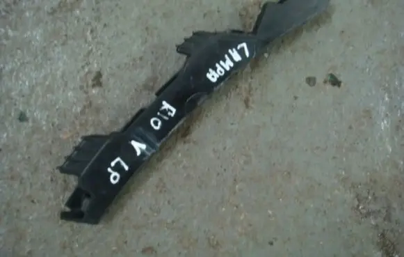 Headlight/headlamp mounting bracket