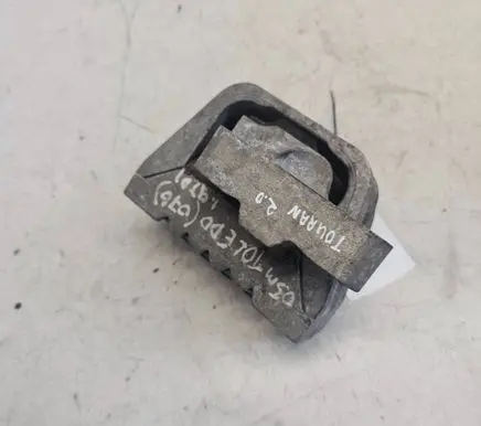 Engine mount bracket