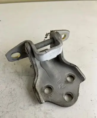 Hyundai Santa Fe Front door upper hinge